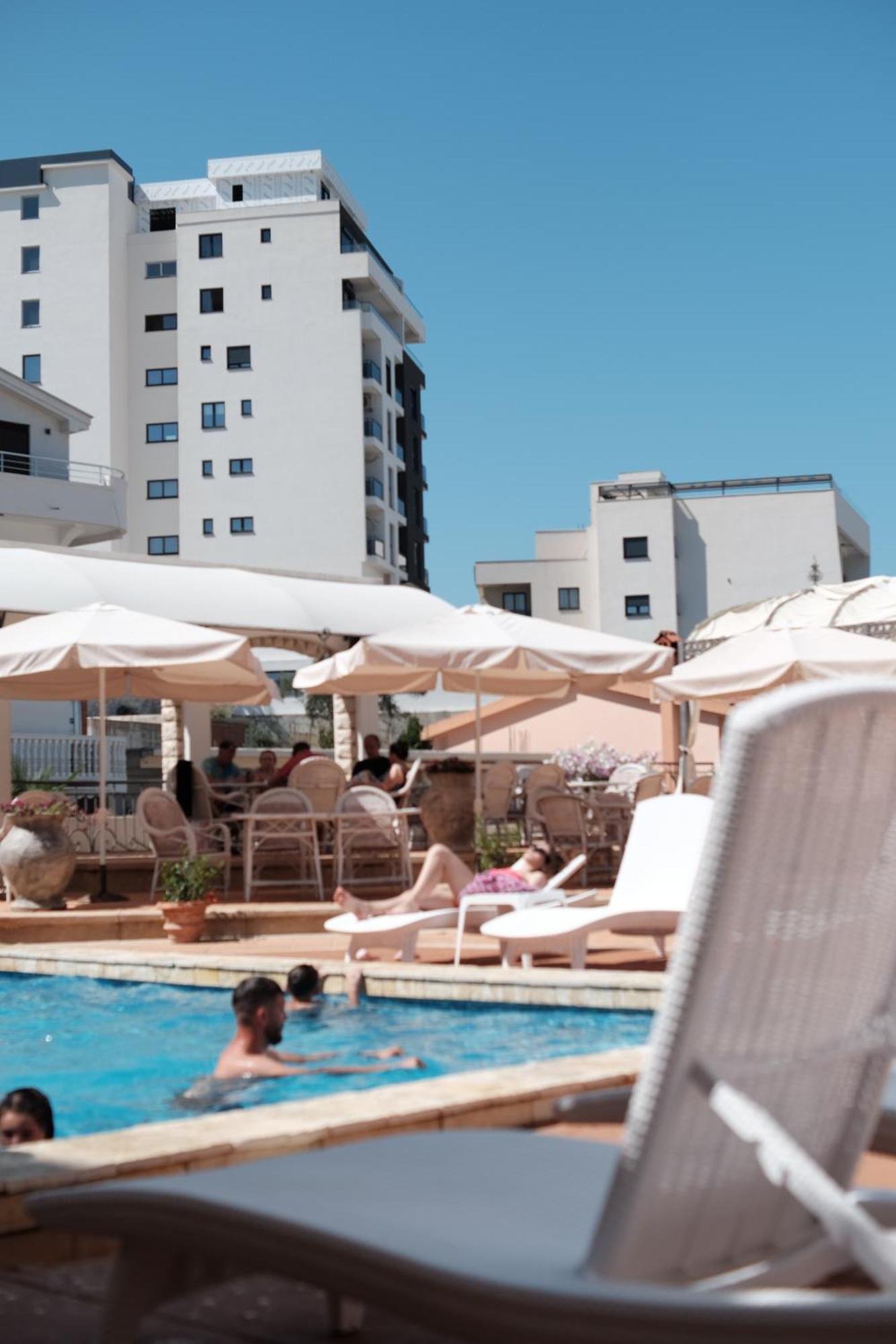 Hotel Kleopatra Ulcinj Esterno foto