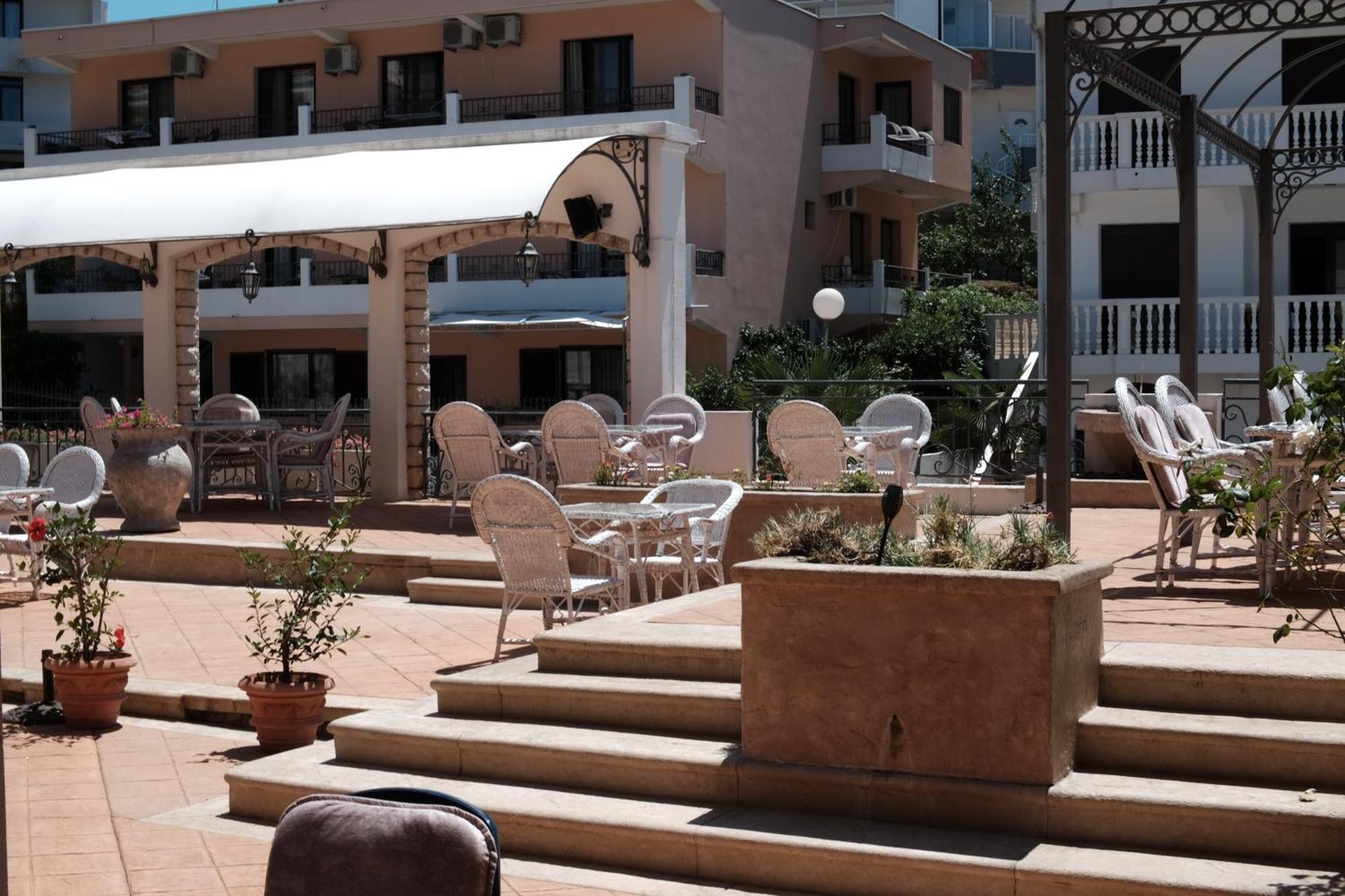 Hotel Kleopatra Ulcinj Esterno foto